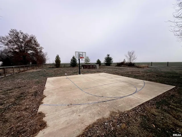 $170,000 | 829 East Jefferson Street, Ashley, IL 62808