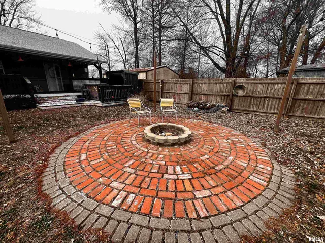 $170,000 | 829 East Jefferson Street, Ashley, IL 62808