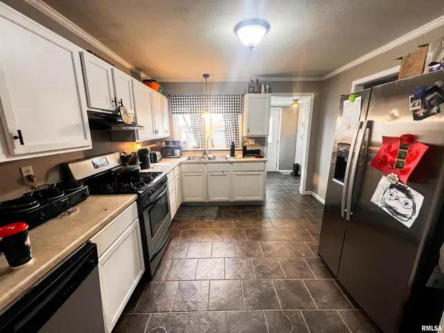 $170,000 | 829 East Jefferson Street, Ashley, IL 62808