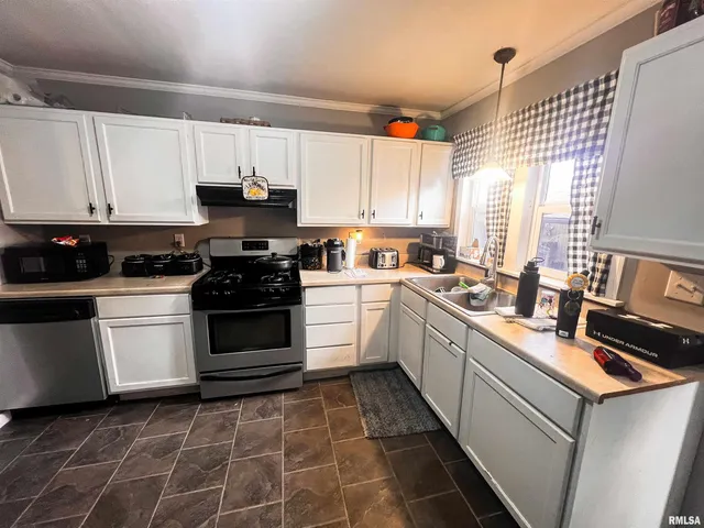 $170,000 | 829 East Jefferson Street, Ashley, IL 62808