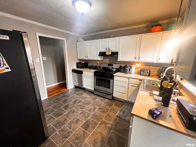 $170,000 | 829 East Jefferson Street, Ashley, IL 62808