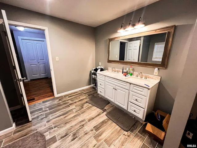 $170,000 | 829 East Jefferson Street, Ashley, IL 62808