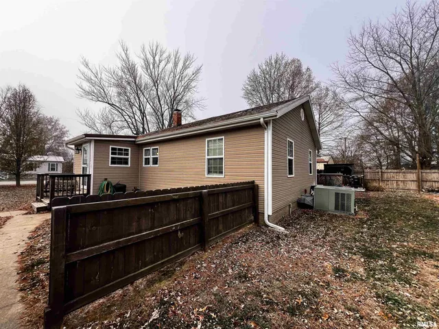 $170,000 | 829 East Jefferson Street, Ashley, IL 62808