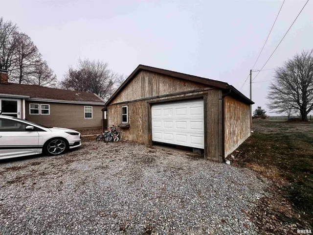 $170,000 | 829 East Jefferson Street, Ashley, IL 62808