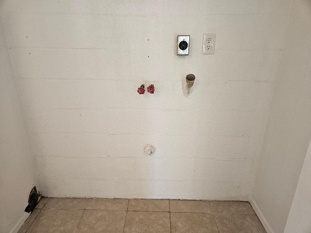 410 East 9th Street, Unit C Elgin, TX 78621 - Photo 10 of 11 a bathroom with a shower