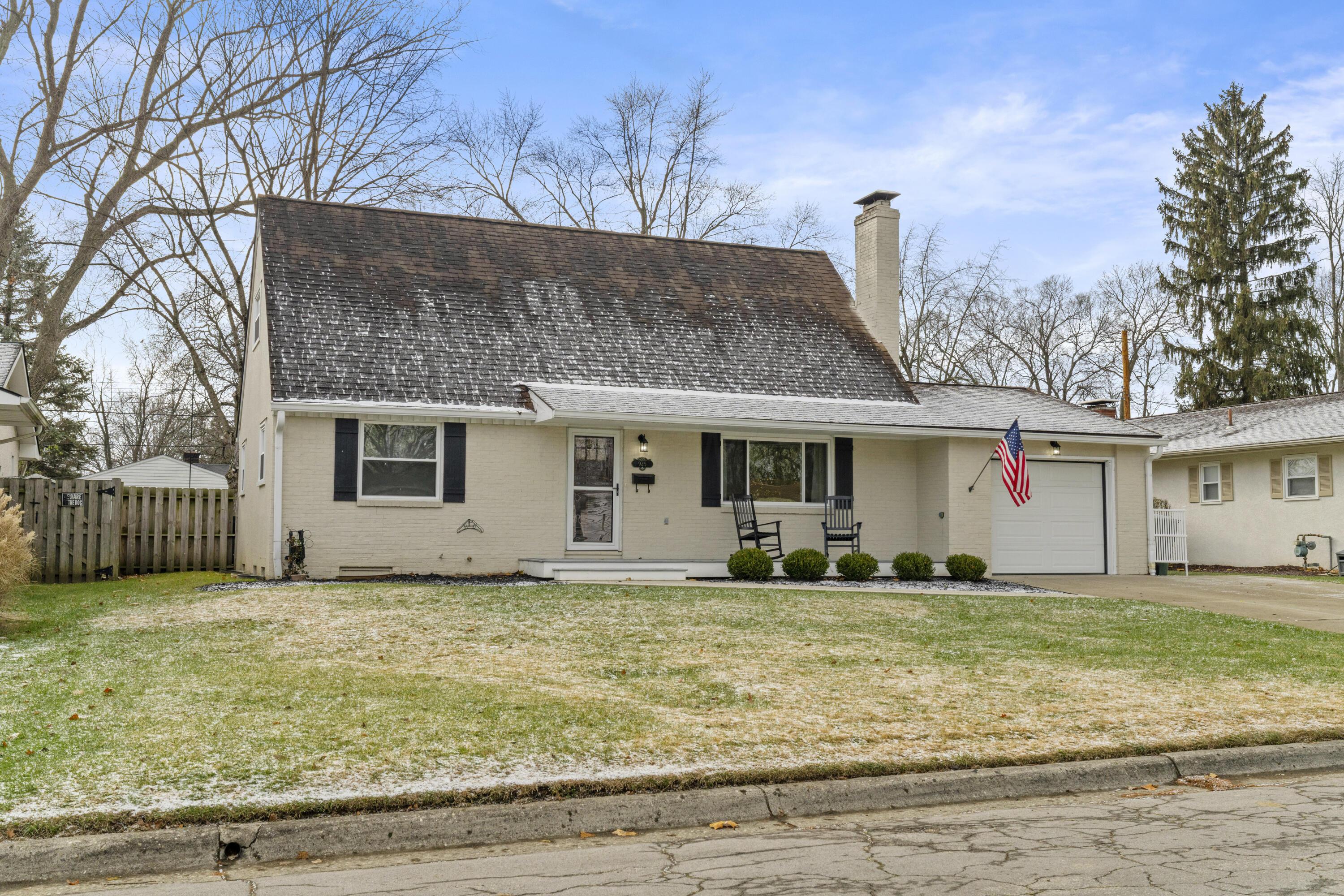 925 Farnham Road Columbus, OH 43220 - Photo 2 of 51 Front of Home