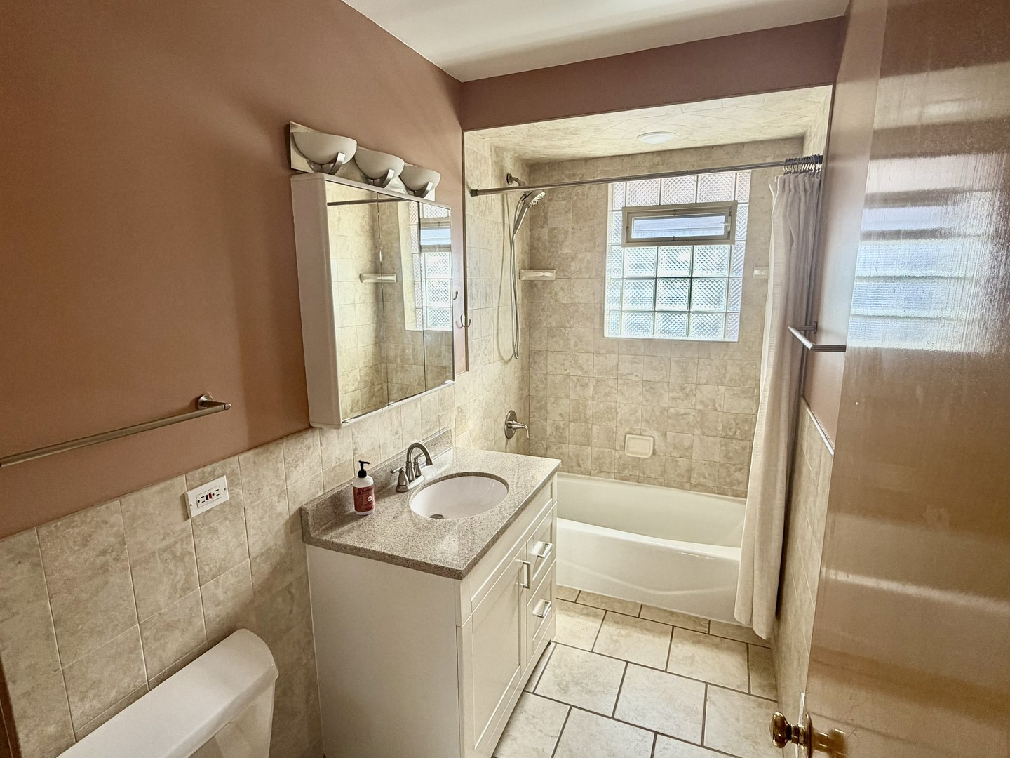 8032 Wisner Street Niles, IL 60714 - Photo 6 of 22