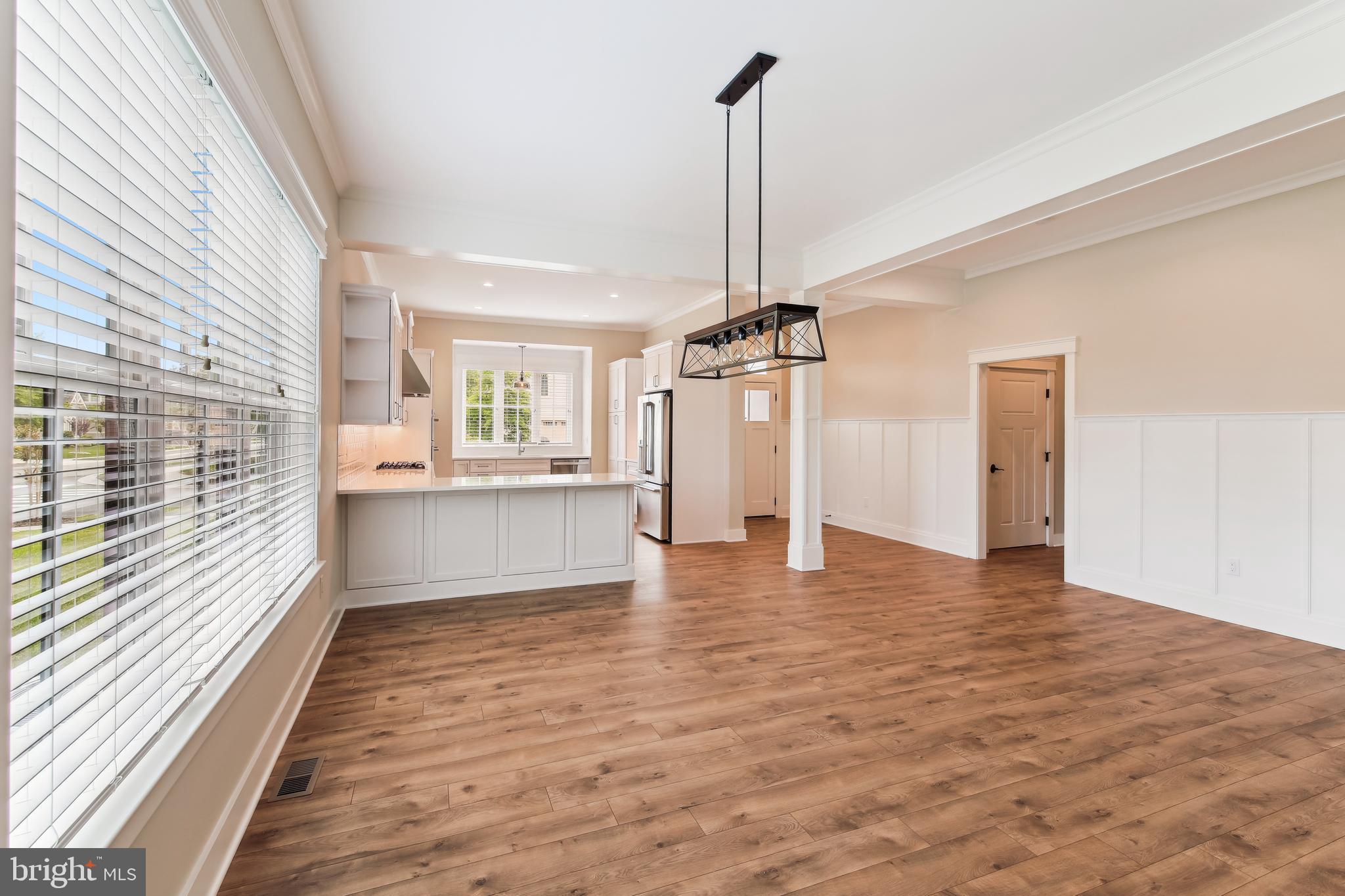 Dining room to Kitchen