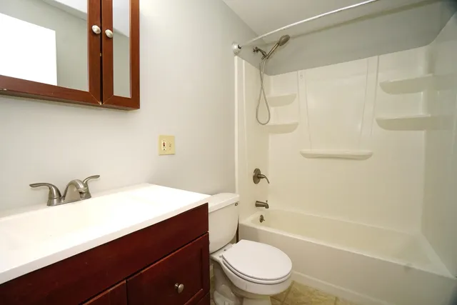 $1,750 | 109 English Village Road, Unit 201, Manchester, NH 03102