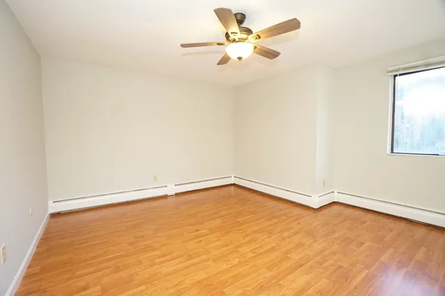 $1,750 | 109 English Village Road, Unit 201, Manchester, NH 03102