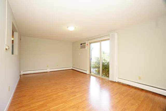 $1,750 | 109 English Village Road, Unit 201, Manchester, NH 03102