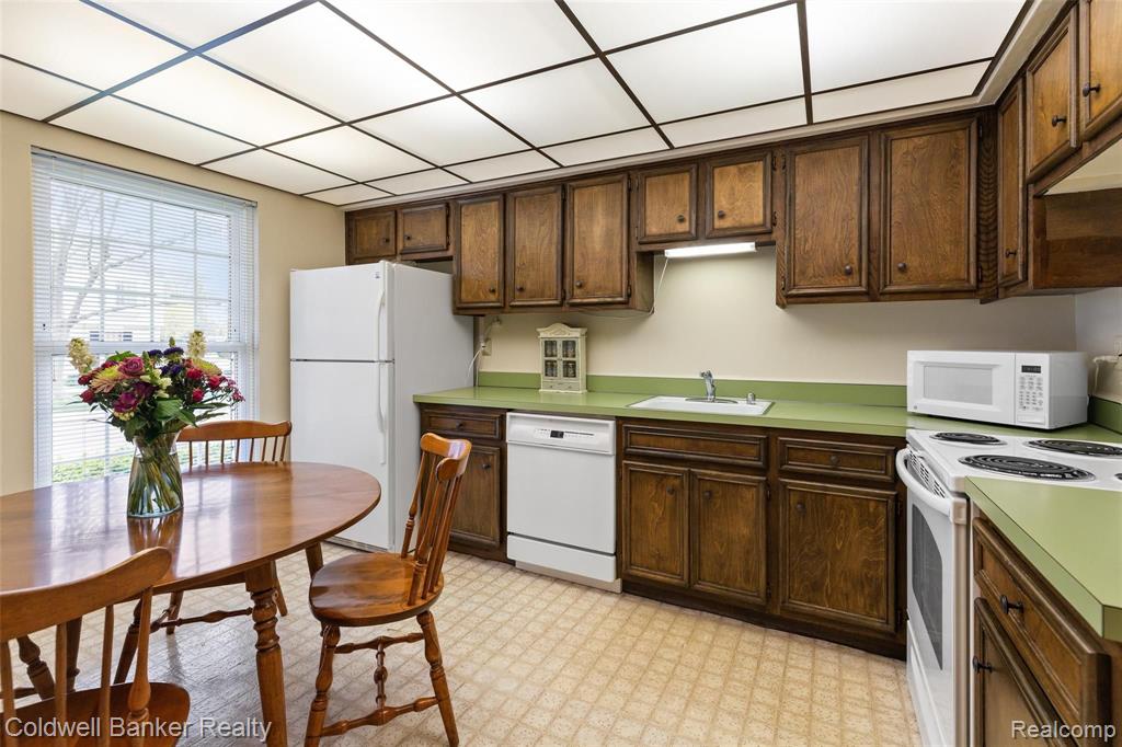 128 Manor Way, Unit 75 Rochester Hills, MI 48309 - Photo 12 of 35