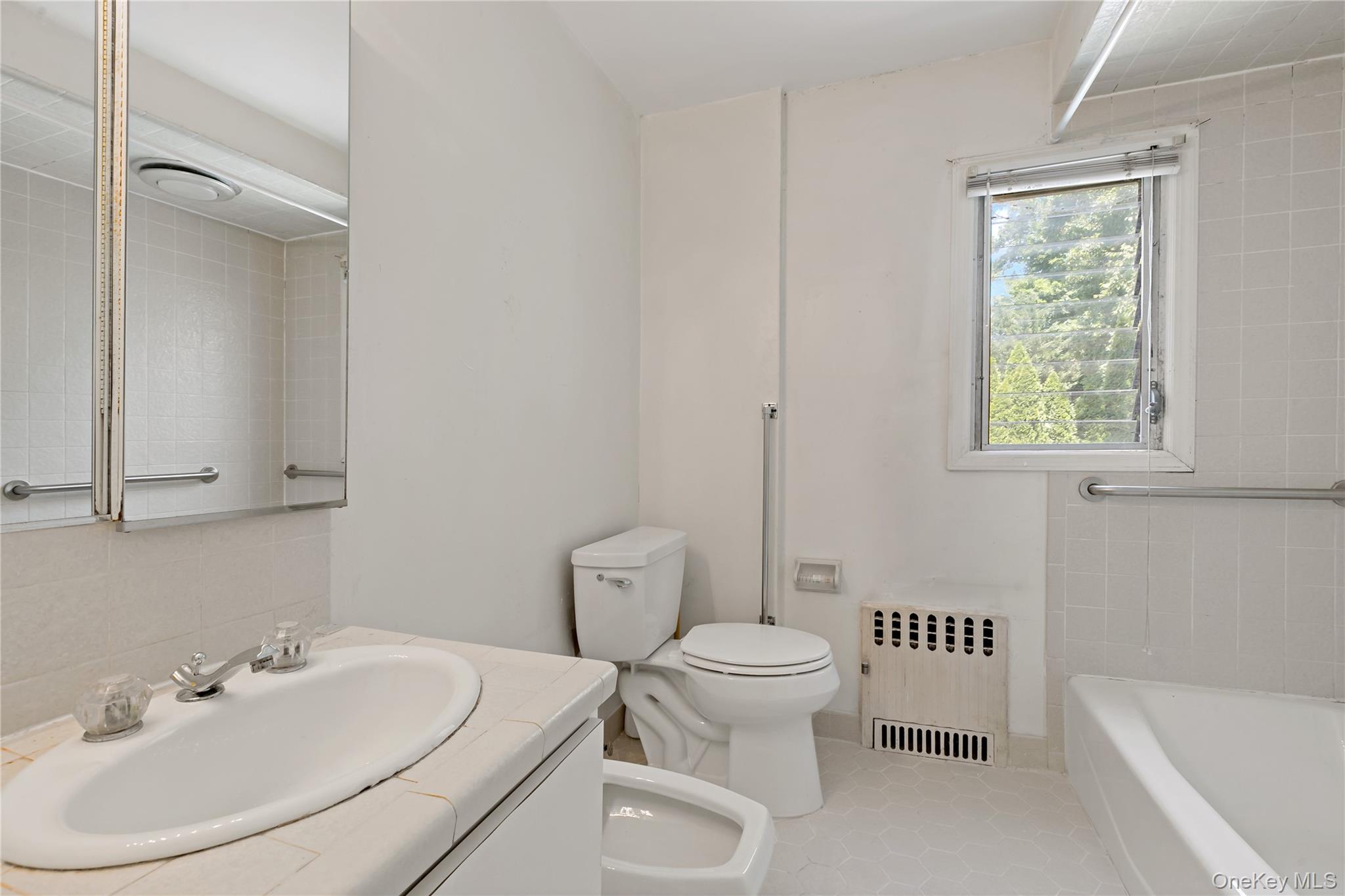 241 Madison Road Scarsdale, NY 10583 - Photo 20 of 33 Hall Bathroom