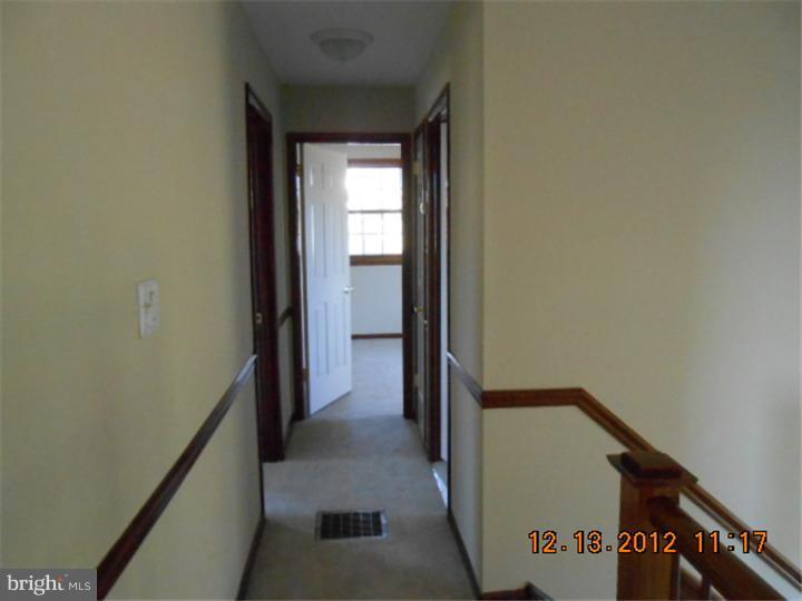 691 Cherry Tree Road Aston, PA 19014 - Photo 13 of 25 Hallway