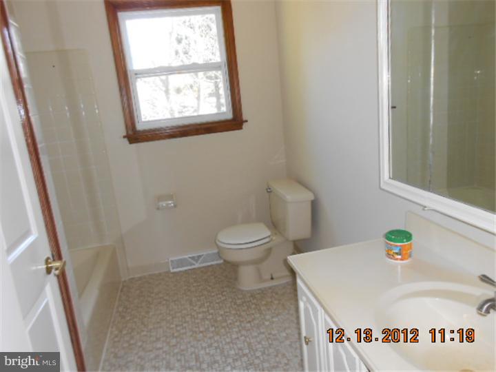 691 Cherry Tree Road Aston, PA 19014 - Photo 19 of 25 Bathroom