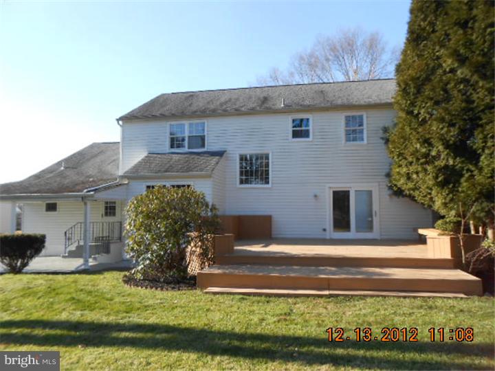691 Cherry Tree Road Aston, PA 19014 - Photo 4 of 25 Exterior Back