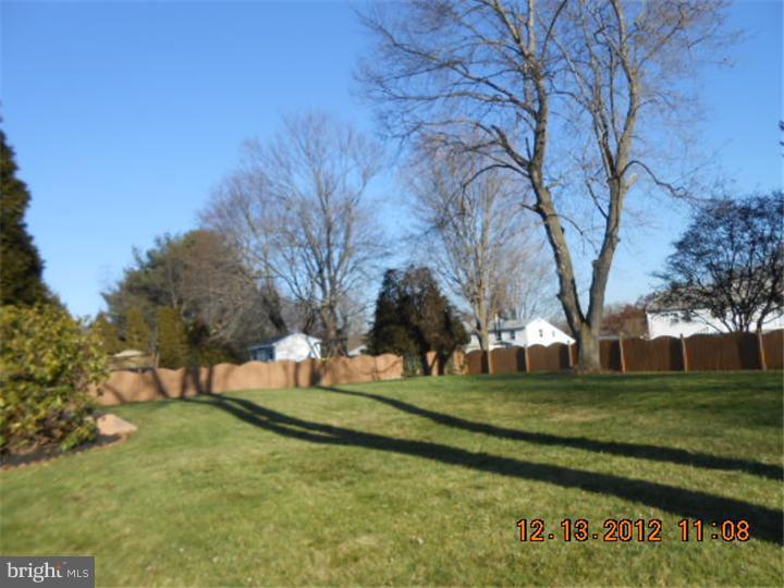 691 Cherry Tree Road Aston, PA 19014 - Photo 5 of 25 Back Yard