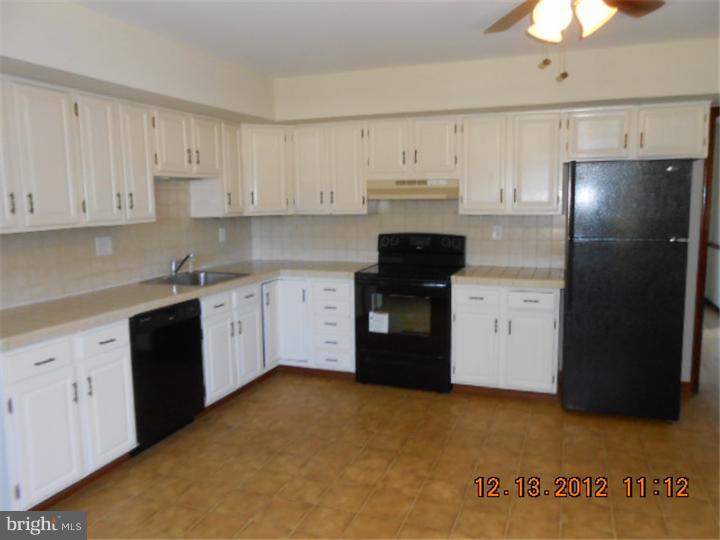 691 Cherry Tree Road Aston, PA 19014 - Photo 8 of 25 Kitchen