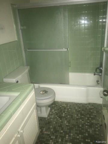 23155 Berg Road Southfield, MI 48033 - Photo 15 of 17 BATHROOM.jpg