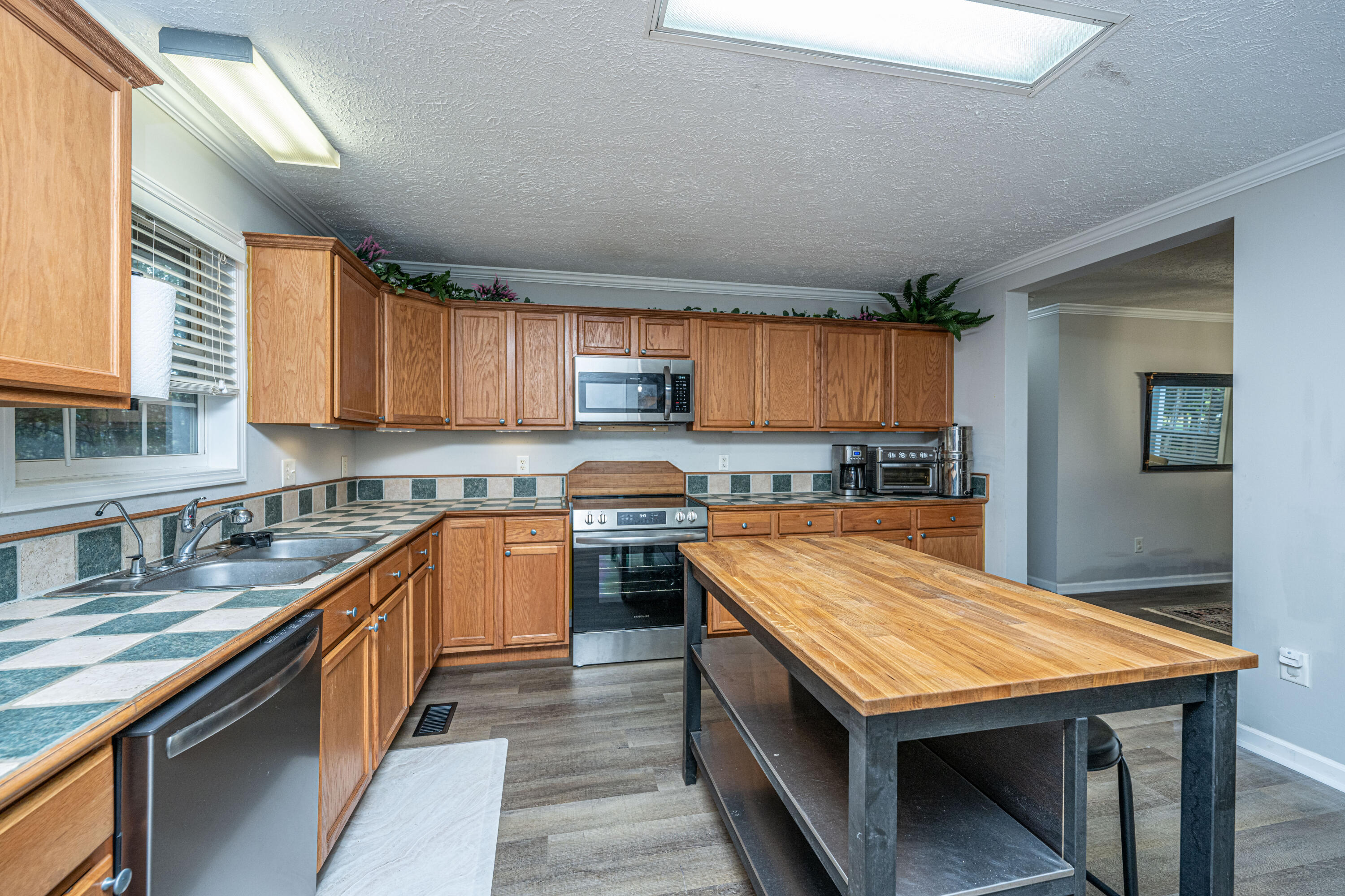 237 Deer Ridge Court Huger, SC 29450 - Photo 8 of 25 237DeerRidgeCtKitchen2