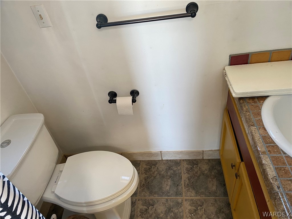 9095 Elliott Ridge Road Kingman, AZ 86401 - Photo 43 of 54 a bathroom with a toilet