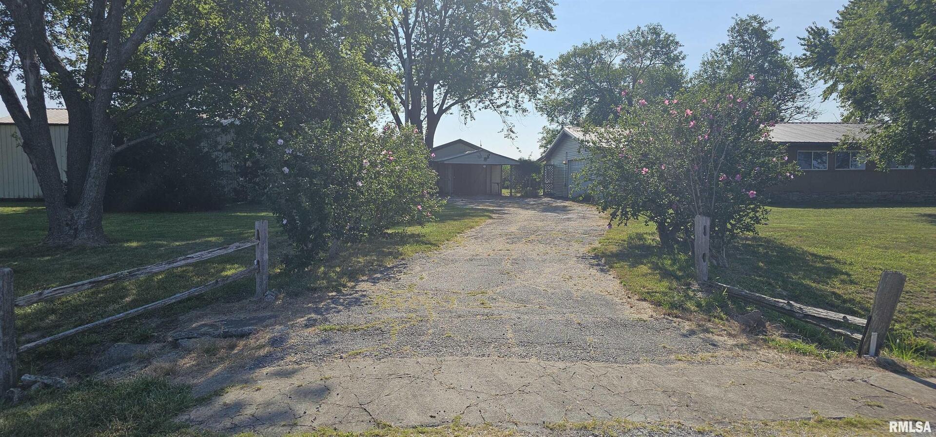 5274 Norton Road Odin, IL 62870 - Photo 4 of 33