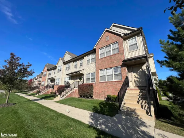 $2,100 | 11650 Weingartz West, Utica, MI 48315