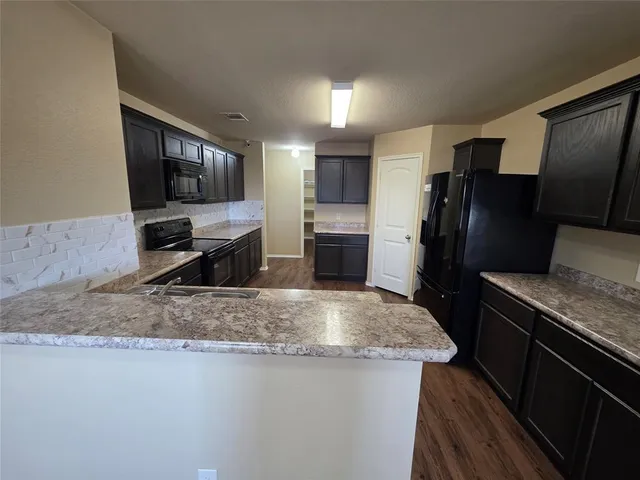 $2,400 | 237 Thoroughbred Street, Waxahachie, TX 75165