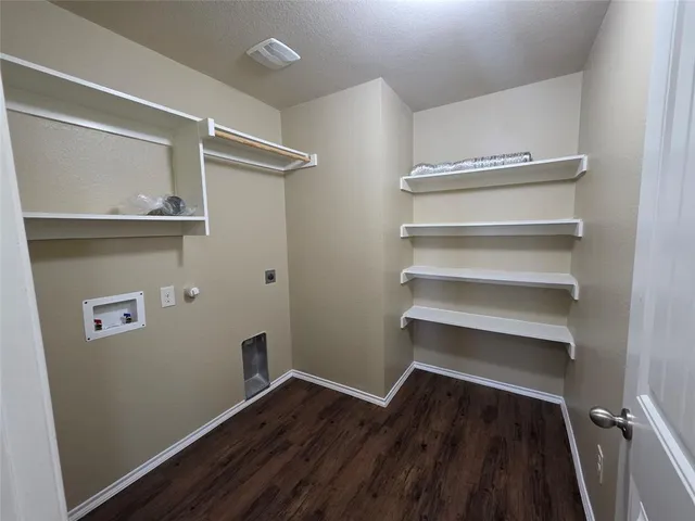 $2,400 | 237 Thoroughbred Street, Waxahachie, TX 75165