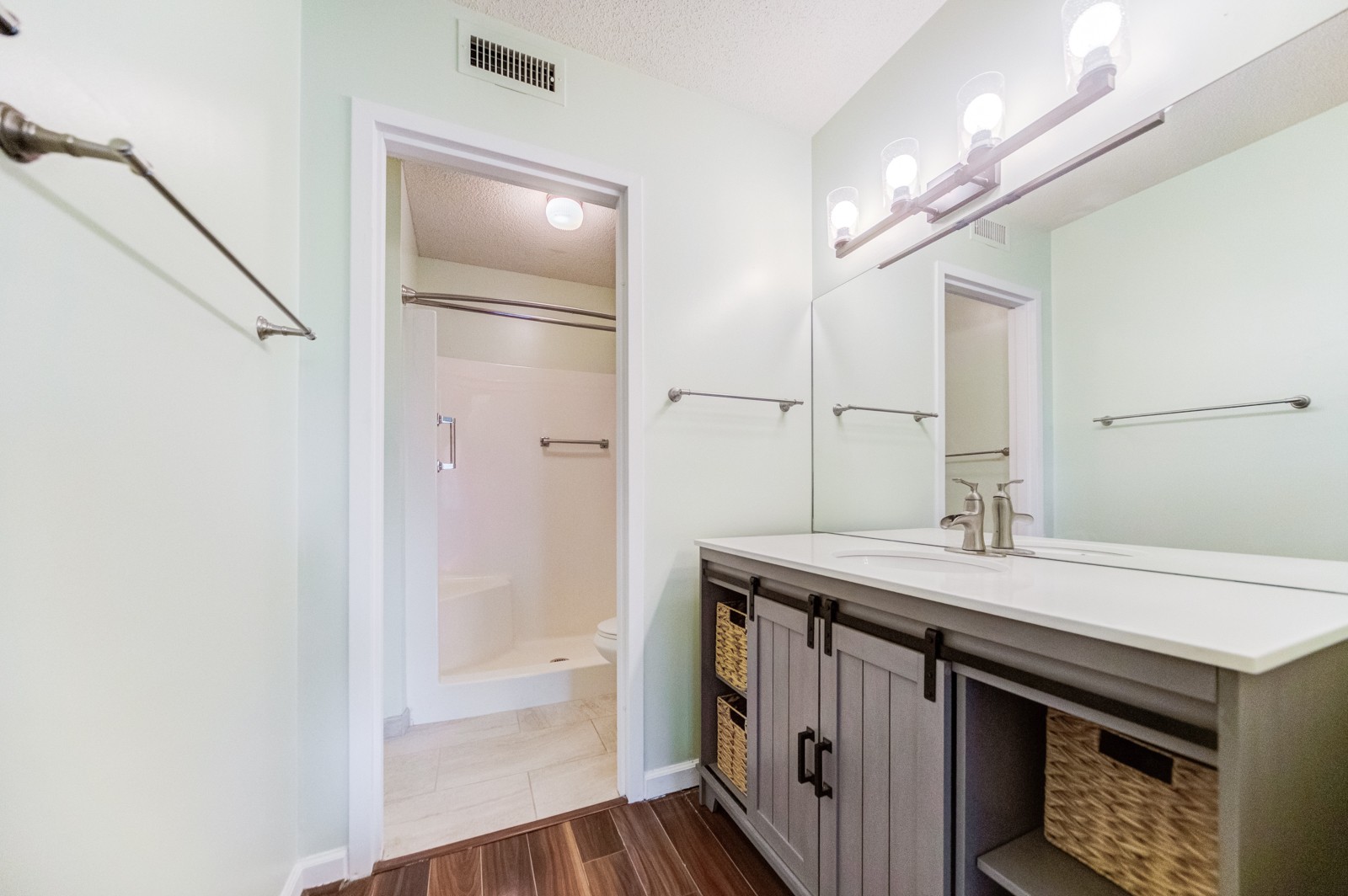 200 Sanders Ferry Road, Unit 1209 Hendersonville, TN 37075 - Photo 16 of 27 a bathroom with a sink a shower and a mirror