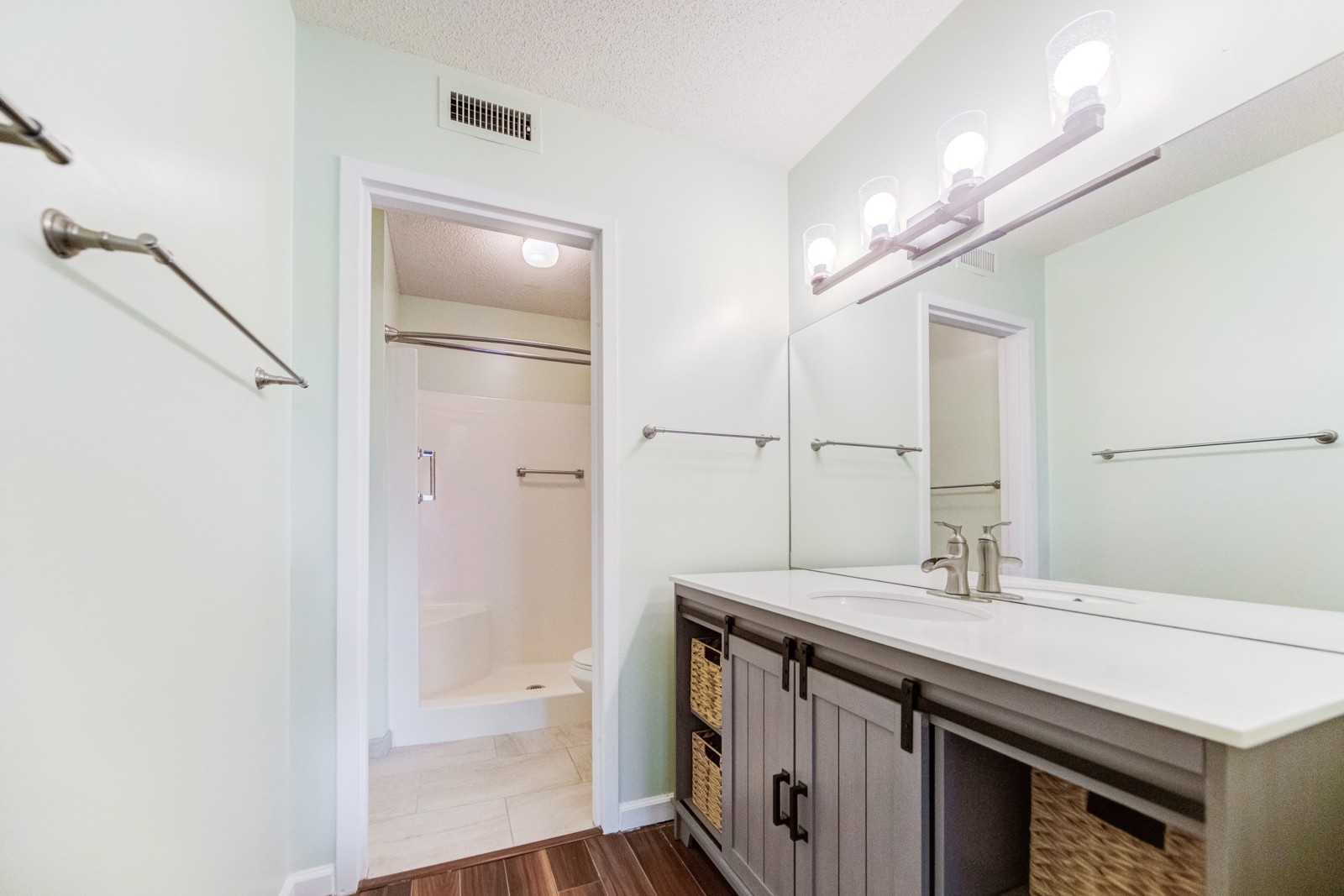 200 Sanders Ferry Road, Unit 1209 Hendersonville, TN 37075 - Photo 17 of 27 a bathroom with a sink a shower and a mirror