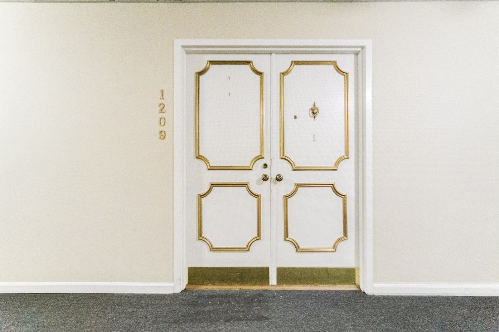 200 Sanders Ferry Road, Unit 1209 Hendersonville, TN 37075 - Photo 21 of 27 a bathroom with a shower