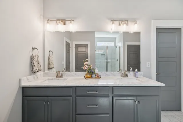 a en suite bathroom with double sink and a mirror