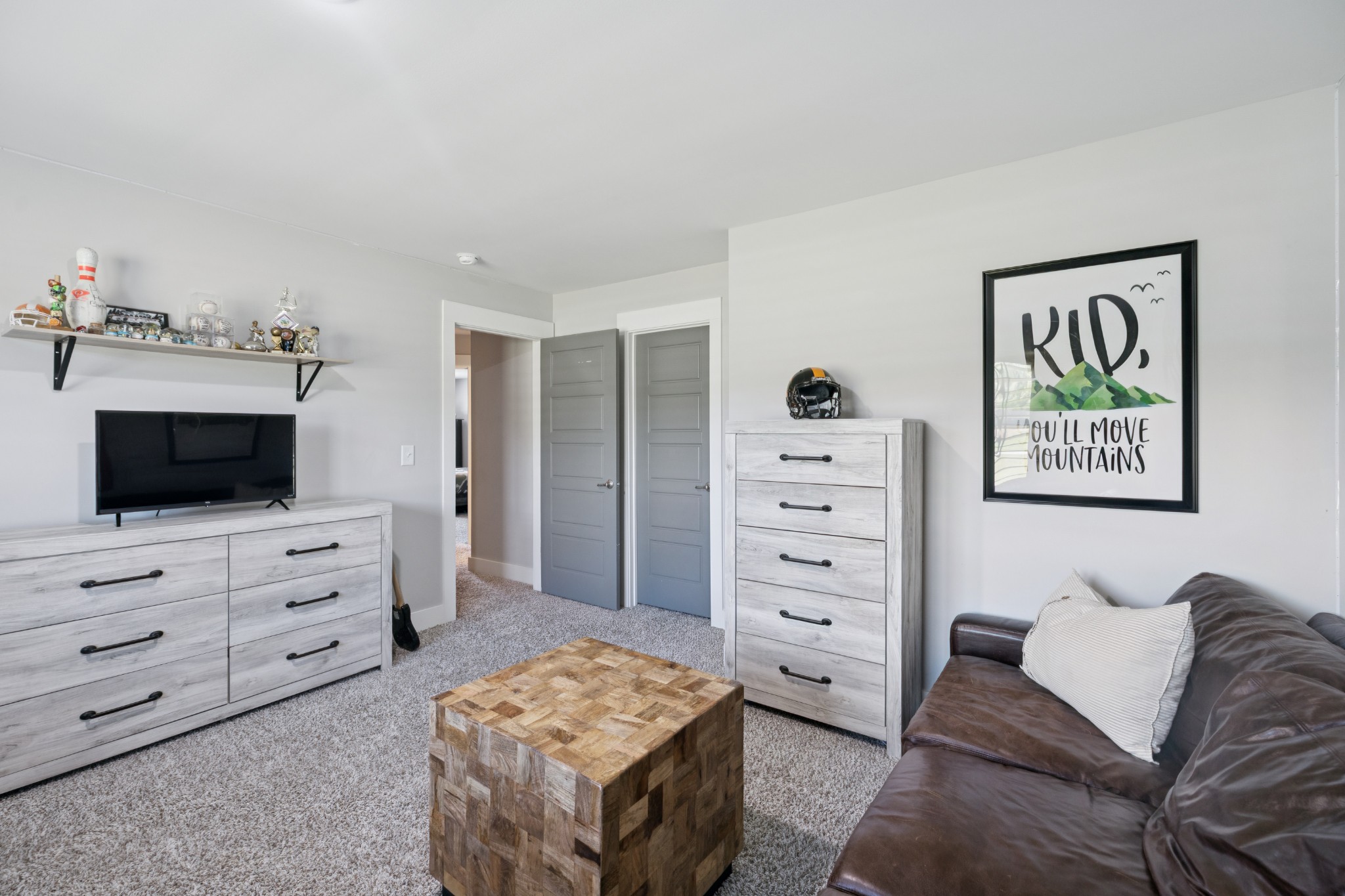 12725 North Milton Road Milton, TN 37118 - Photo 31 of 54 a living room with furniture and a flat screen tv