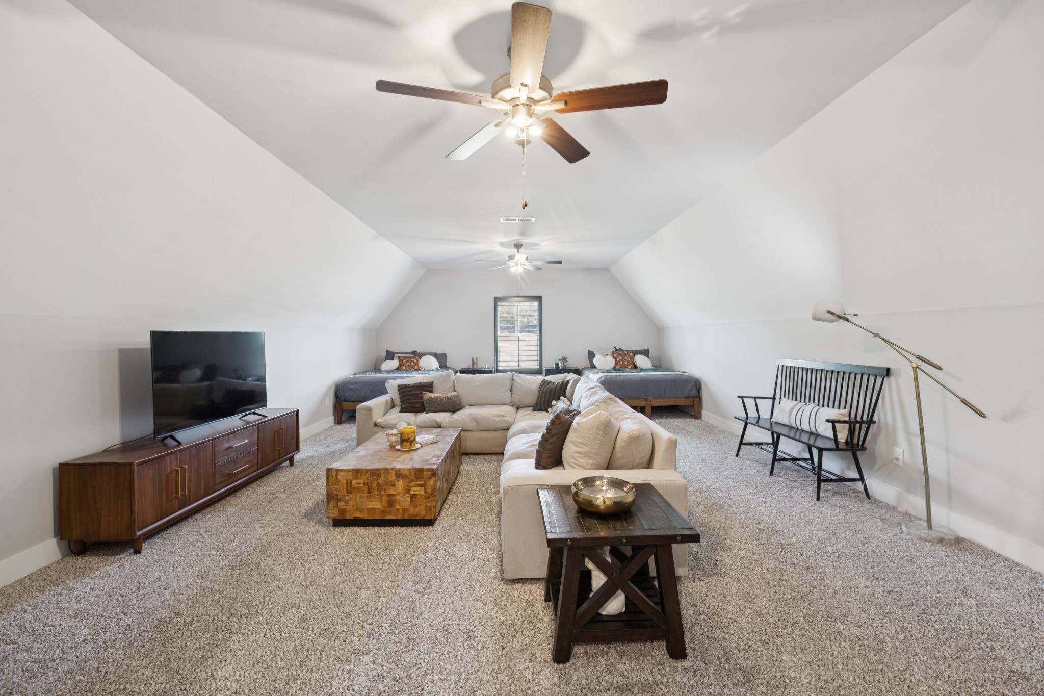12725 North Milton Road Milton, TN 37118 - Photo 35 of 54 a living room with furniture and a flat screen tv