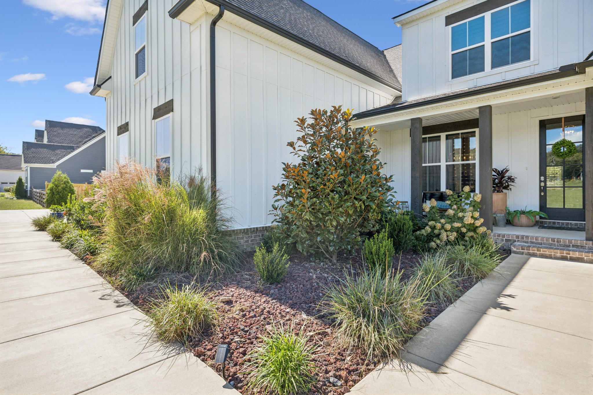 12725 North Milton Road Milton, TN 37118 - Photo 4 of 54 a view of a pathway with flower pots