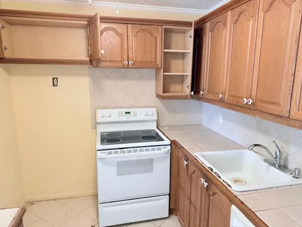 $51,900 | 402 Markham South, Deerfield Beach, FL 33442