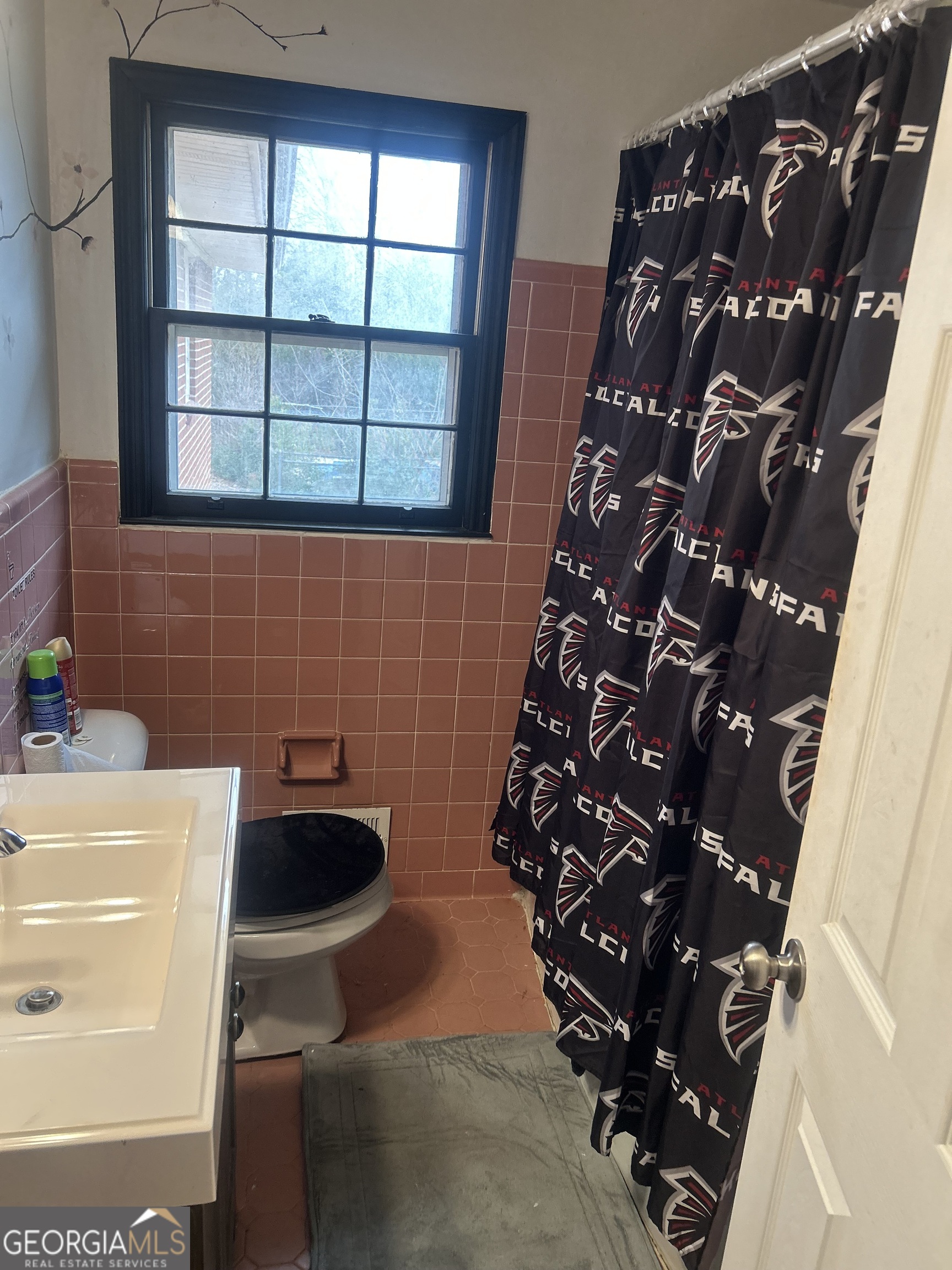 1406 Canterbury Road Griffin, GA 30223 - Photo 21 of 26 a bathroom with a toilet and shower