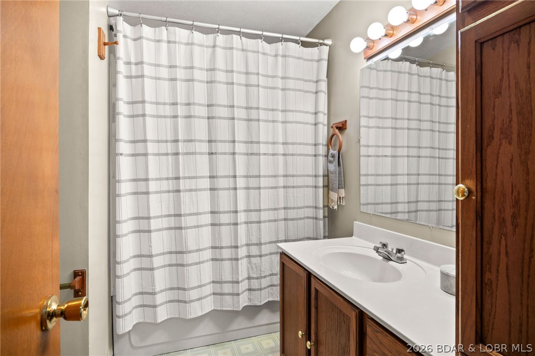 122 Hicks Drive Eldon, MO 65026 - Photo 22 of 51 Master bathroom