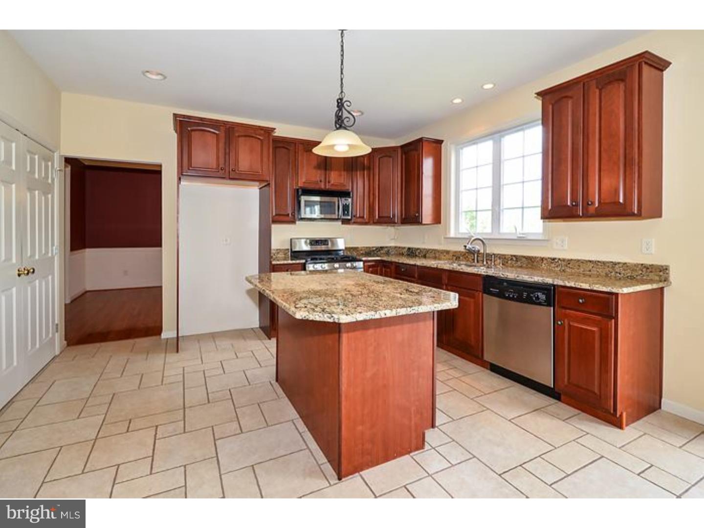 1998 Knight Road Green Lane, PA 18054 - Photo 4 of 25 Kitchen