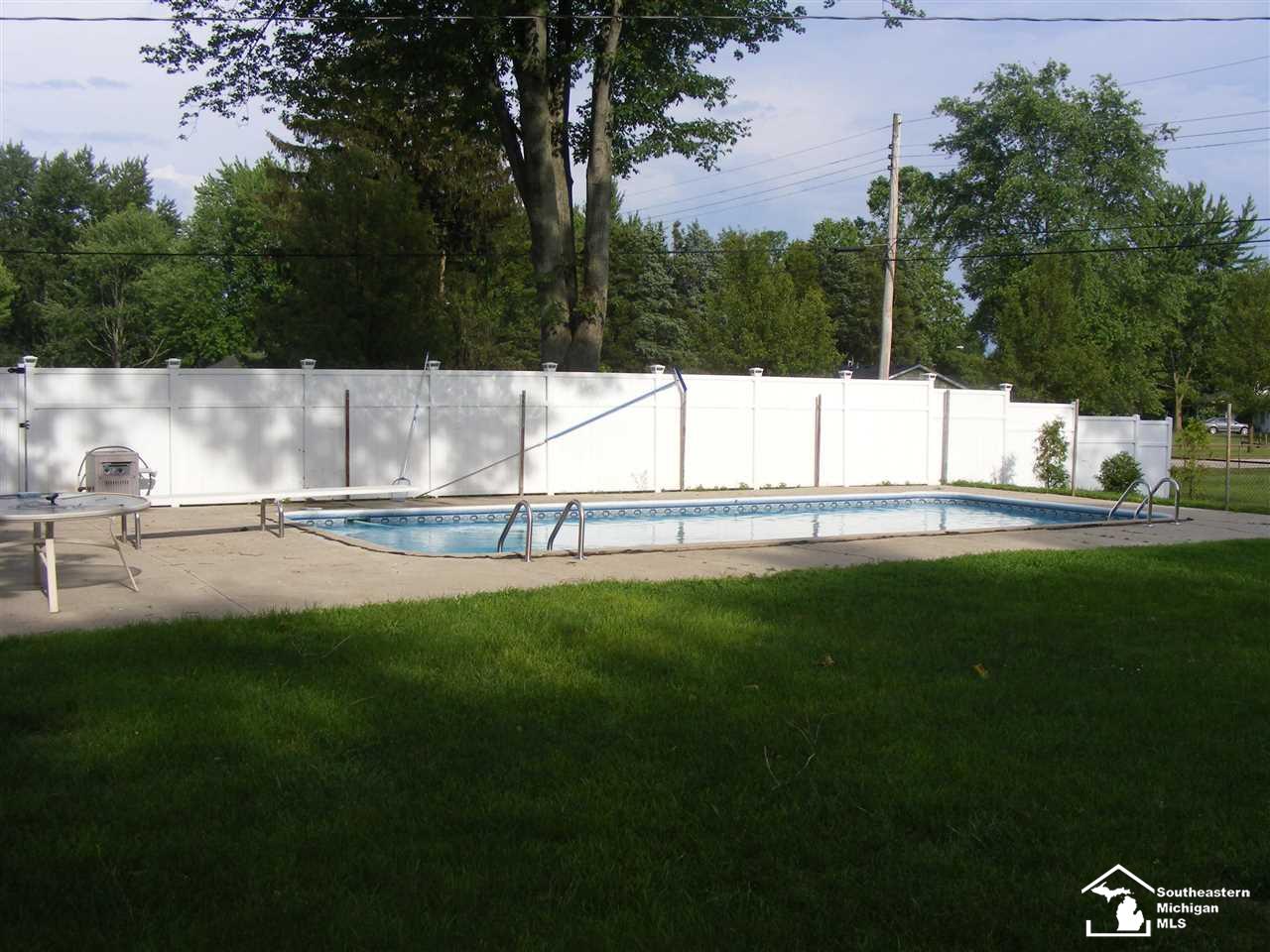 1347 West Temperance Road Temperance, MI 48182 - Photo 7 of 21 50048760-6.JPG