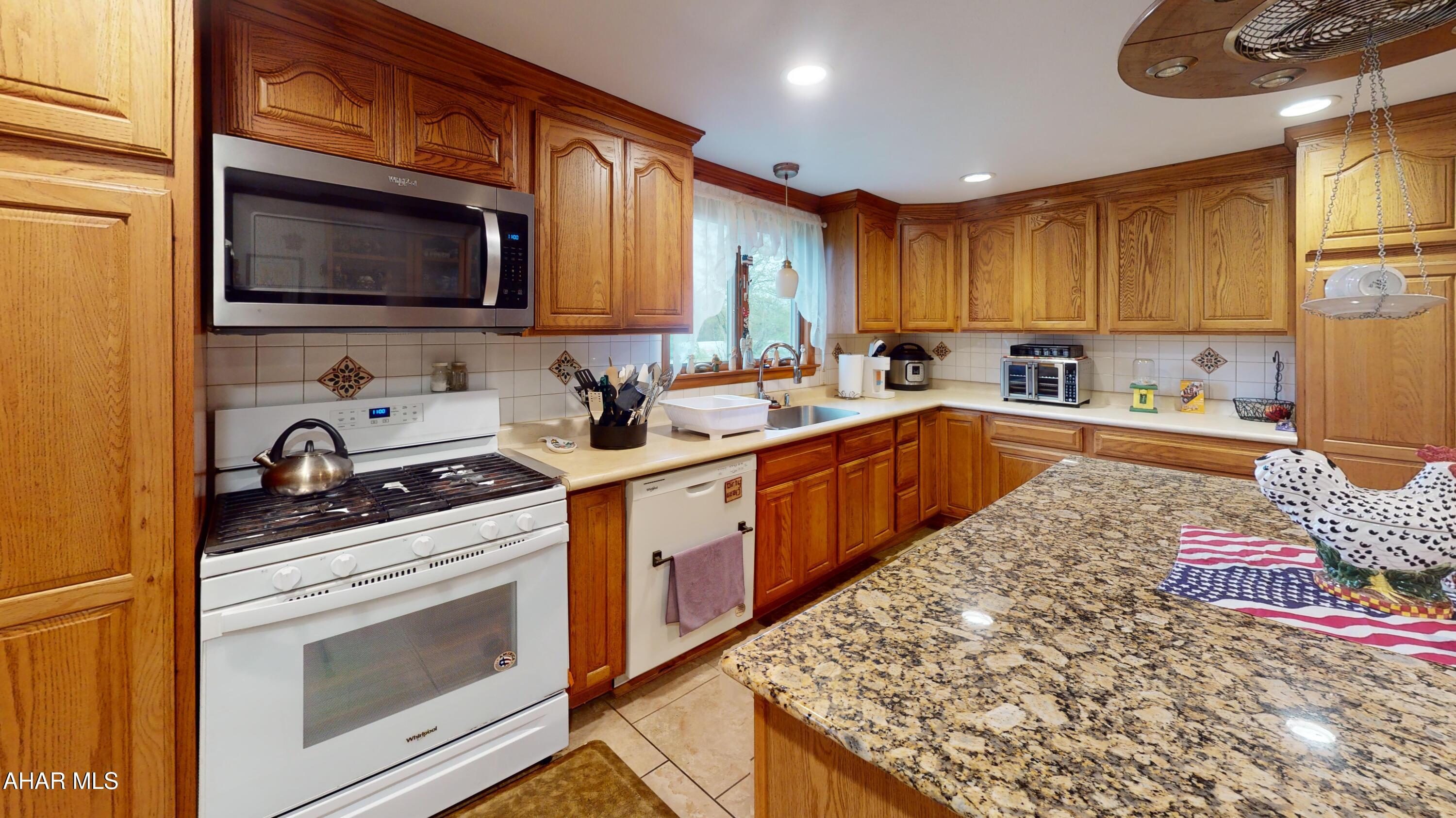 426 Duman Road Ebensburg, PA 15931 - Photo 7 of 34