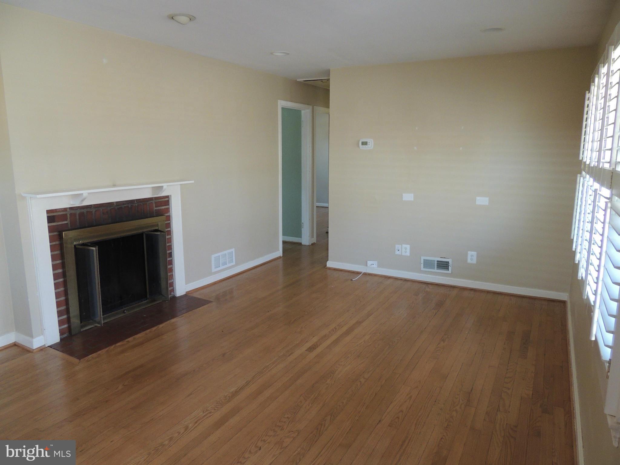 1607 Baltimore Road Alexandria, VA 22308 - Photo 8 of 20 Living Room