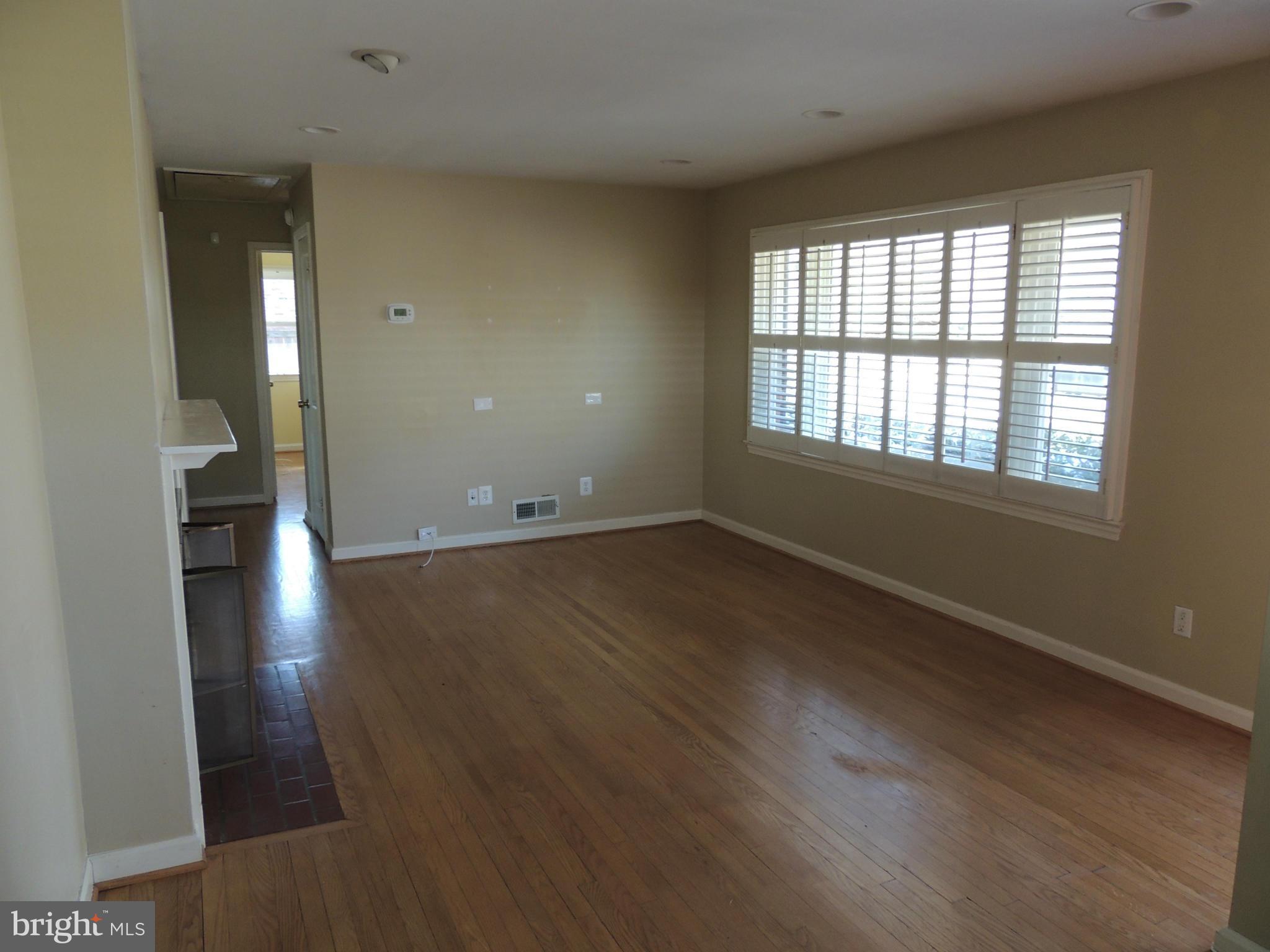 1607 Baltimore Road Alexandria, VA 22308 - Photo 9 of 20 Living Room
