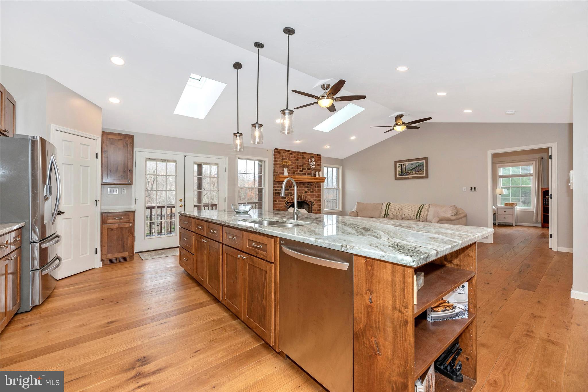 10831 Easterday Road Myersville, MD 21773 - Photo 23 of 49 Plenty of Room for Cooking!