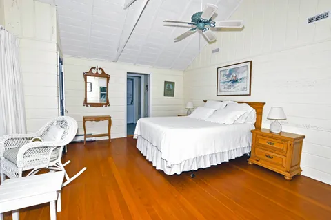 $4,000,000 | 100 Peconic Avenue, Shelter Island, NY 11964