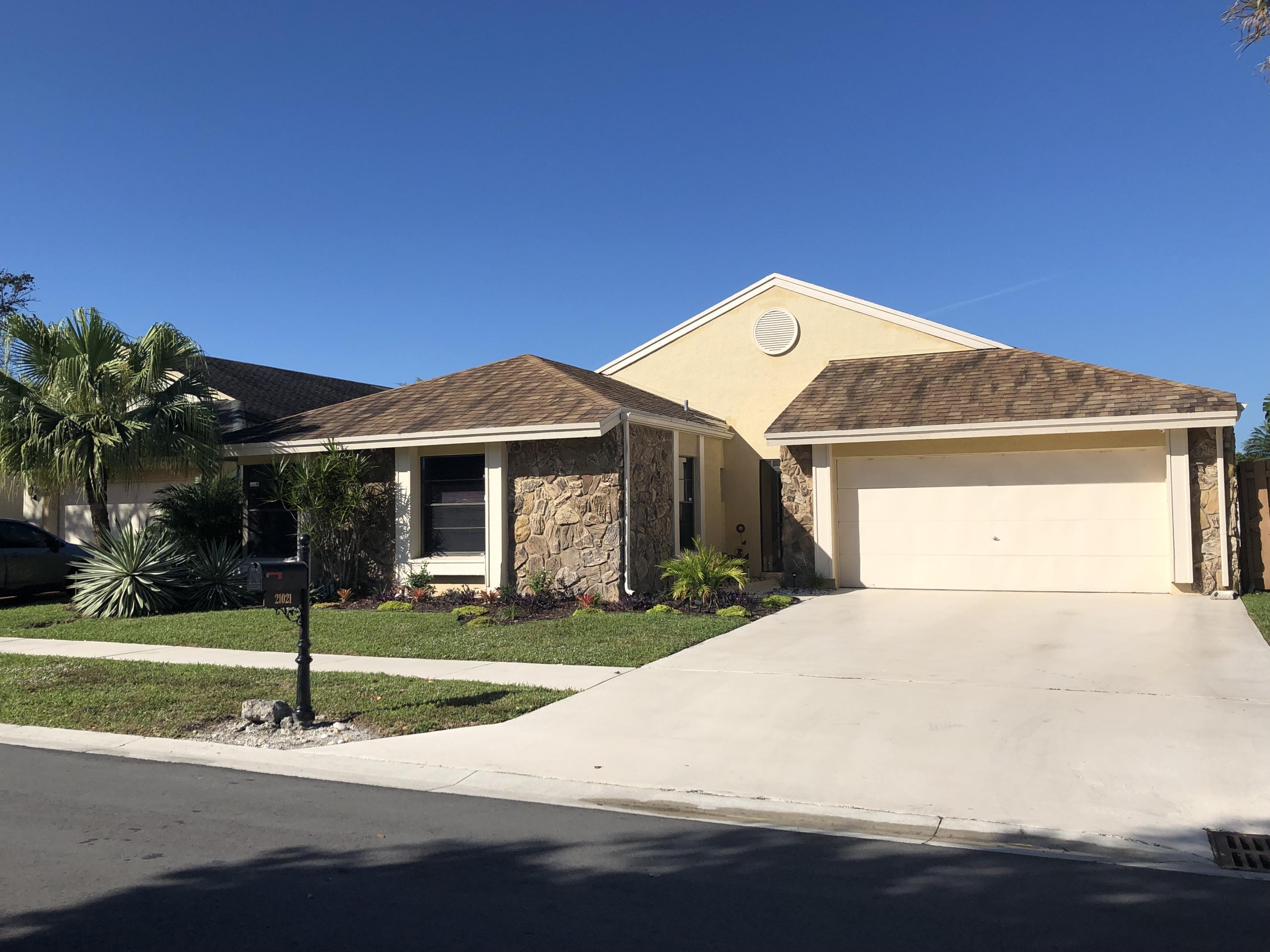 21021 Woodspring Avenue Boca Raton, FL 33428 - Photo 2 of 27 IMG_4637 2