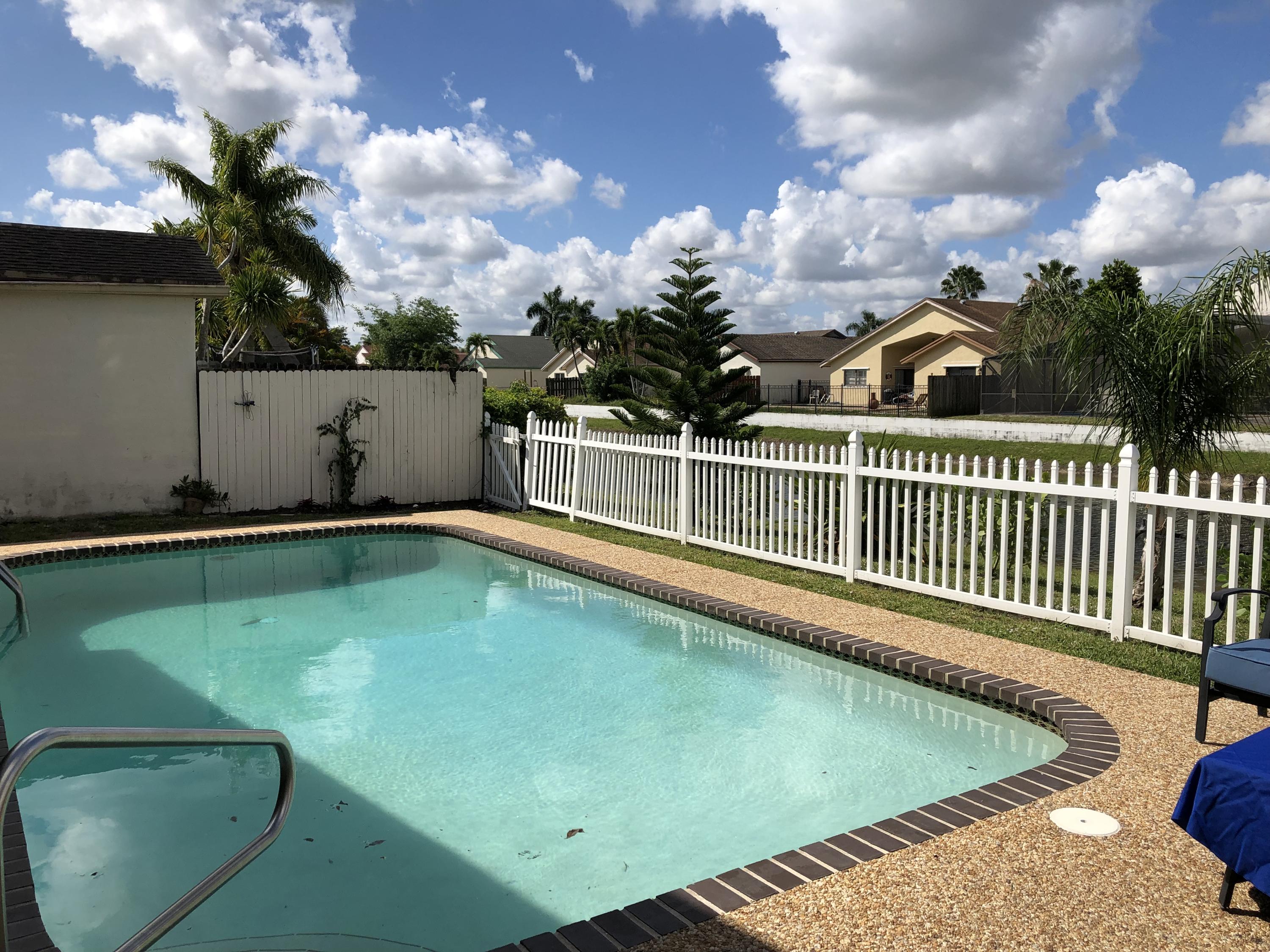 21021 Woodspring Avenue Boca Raton, FL 33428 - Photo 6 of 27 IMG_4677 2