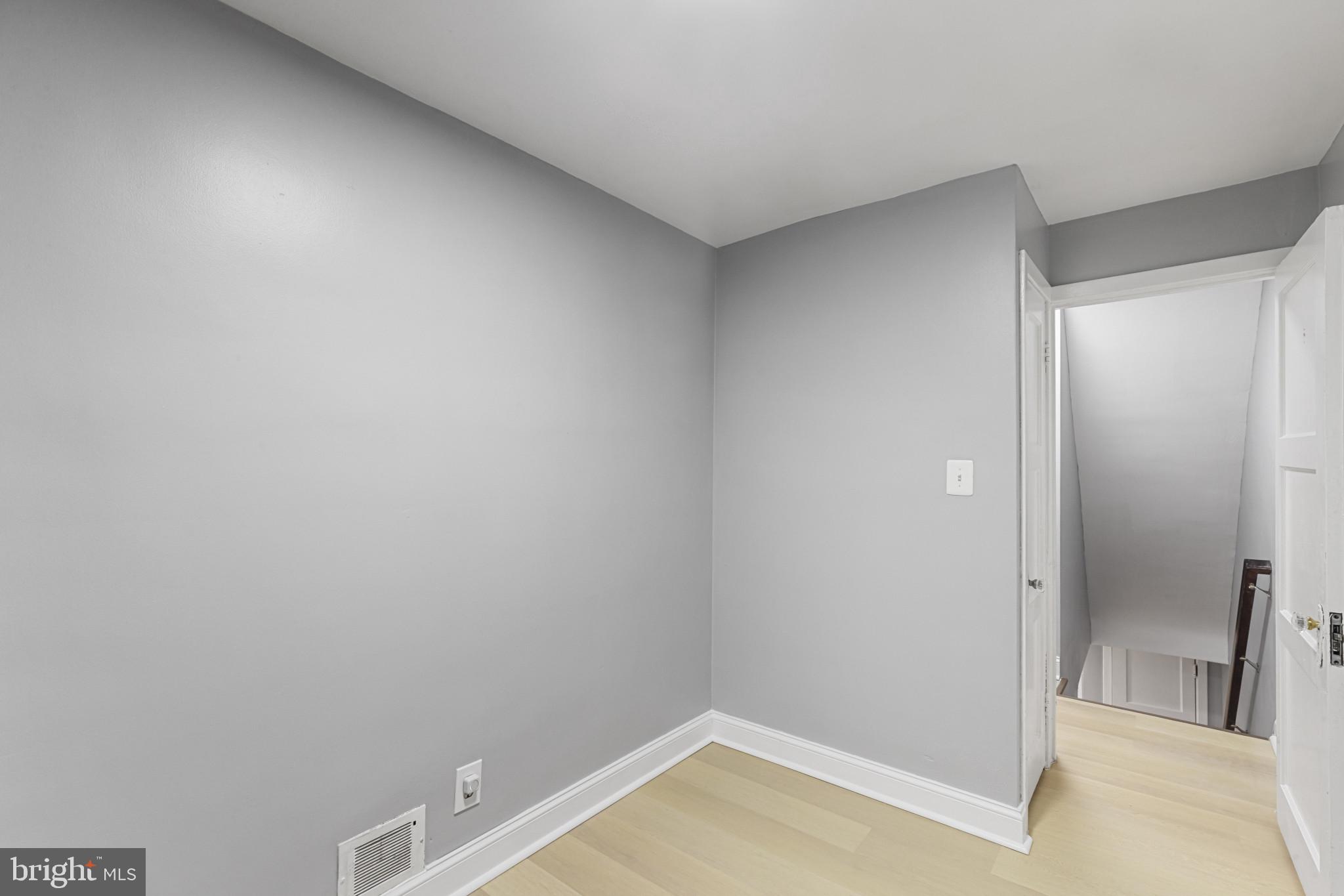 105 Upmanor Road Baltimore, MD 21229 - Photo 15 of 27 a view of a room