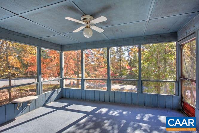 20 Begum Road Palmyra, VA 22963 - Photo 20 of 32 a living room with a large window